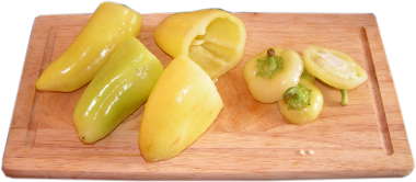 papryka s�odka ��ta banana, drewniana deska do krojenia